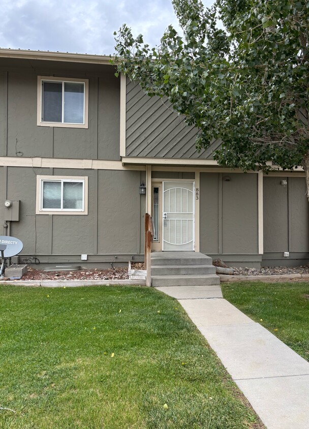 Primary Photo - 883 Moccasin Ln