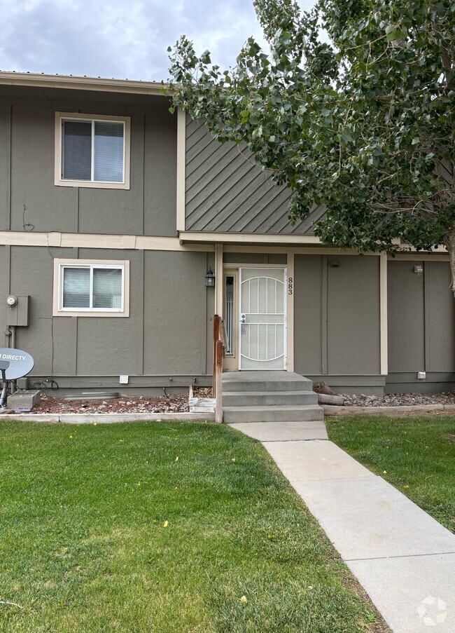 Building Photo - 883 Moccasin Ln