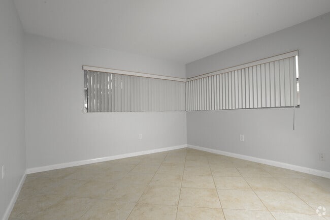 Building Photo - 1018 Park Dr