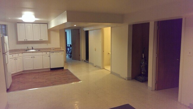 Foto del edificio - 2448 W Eastwood Ave