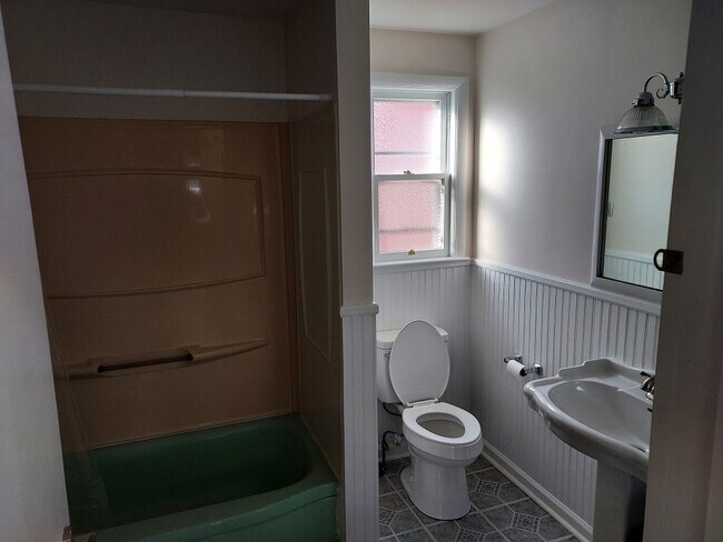 Foto del edificio - 1111 Salem Avenue, Unit B