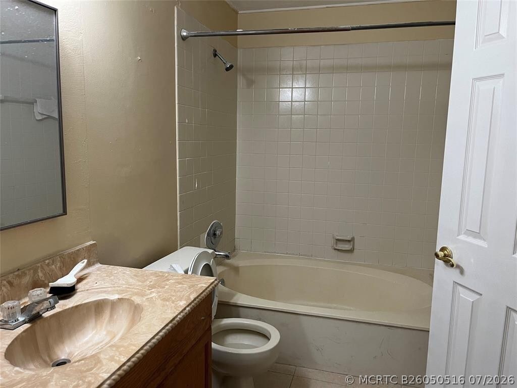 Building Photo - 1821 Racquet Ct