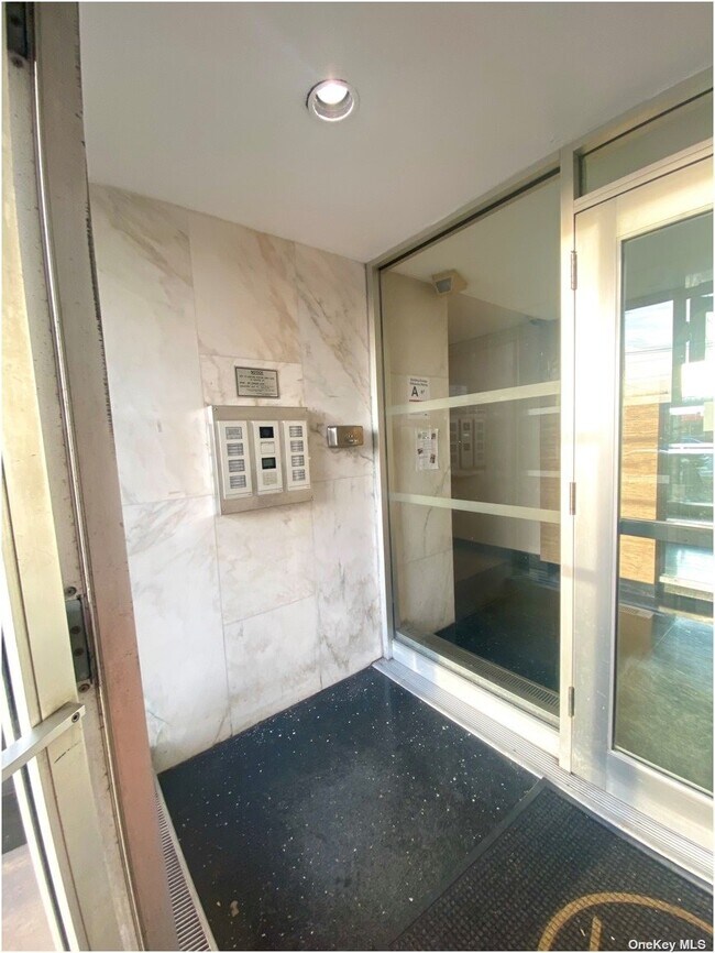 Foto del edificio - 73-3 Bell Blvd