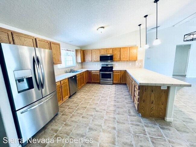 Foto del edificio - 4 br, 2 bath House - 1555 Reese River Rd