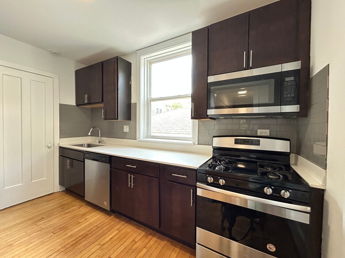 Foto principal - 3018 N Karlov Ave