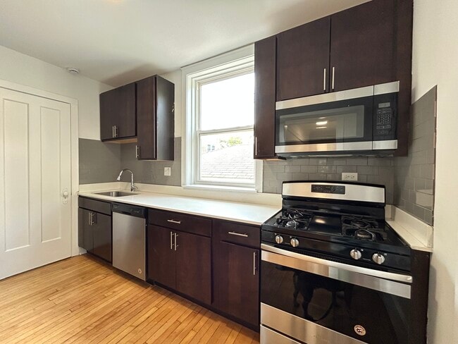 Building Photo - 3018 N Karlov Ave