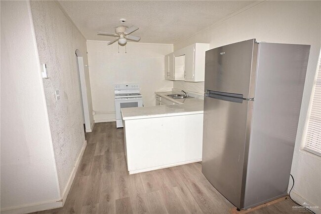 Building Photo - 401 N Bethel St