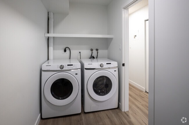 3BR, 2BA - 1,254SF - In-Unit Laundry - South Ridge Apartments