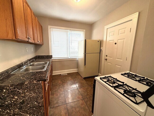 Foto del edificio - 536 E Jarvis Ave