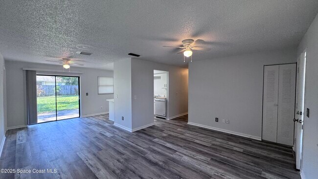Foto del edificio - 925 Custer St NW