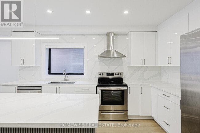 Building Photo - 999 Eglinton Ave W