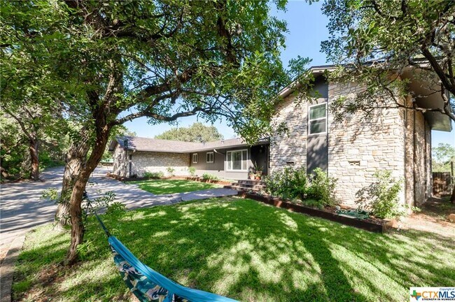 Building Photo - 948 Encino Dr