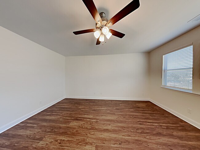 Building Photo - 1123 Amberly Way