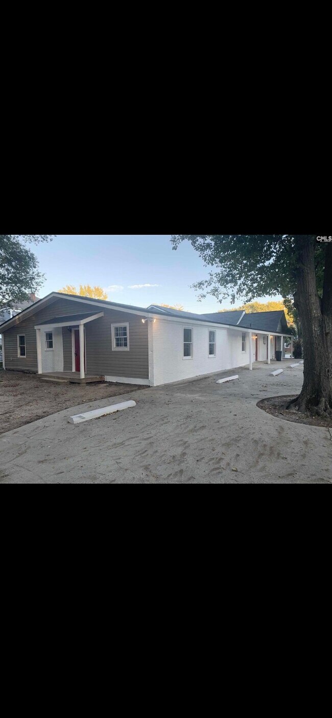 Building Photo - 5021 Colonial Dr