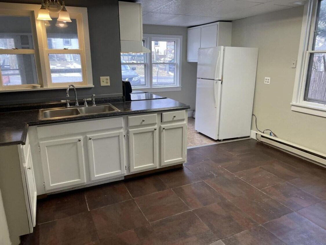 Primary Photo - 3 Bedroom 1 Bath in Newport, PA!