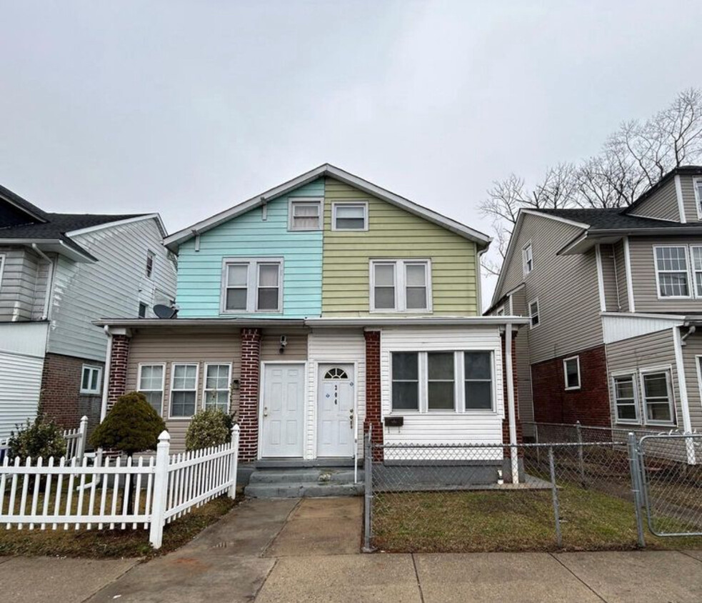 Primary Photo - 206 Woodlawn Ave