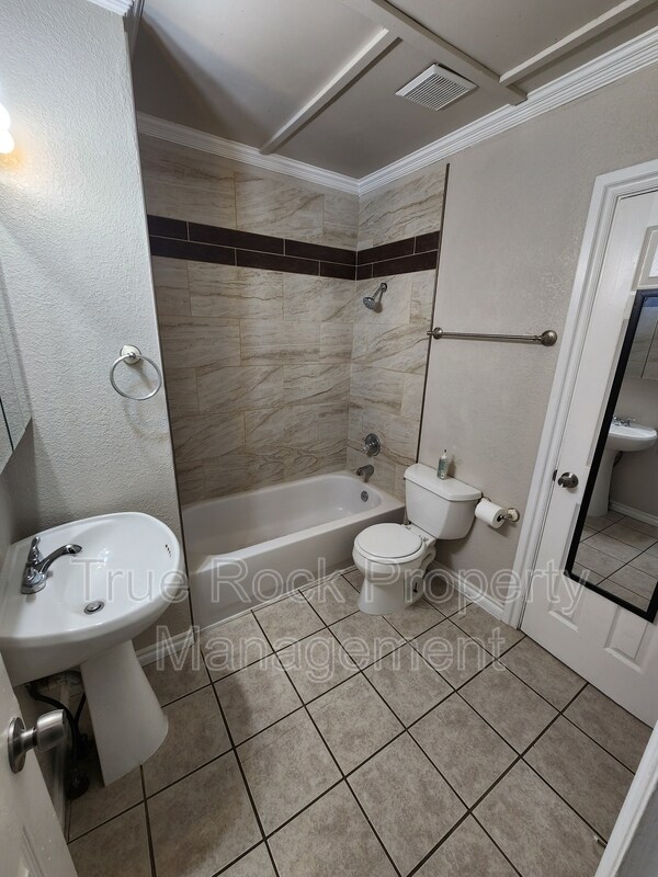 Foto del edificio - 1020 E Gardena St