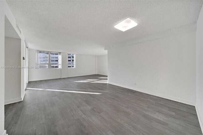 Foto del edificio - 1500 Bay Rd