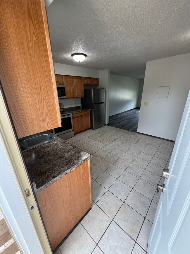 Foto del edificio - 3 bedroom apartment-NW Ames close to Sawyer Elementary-no pet fees
