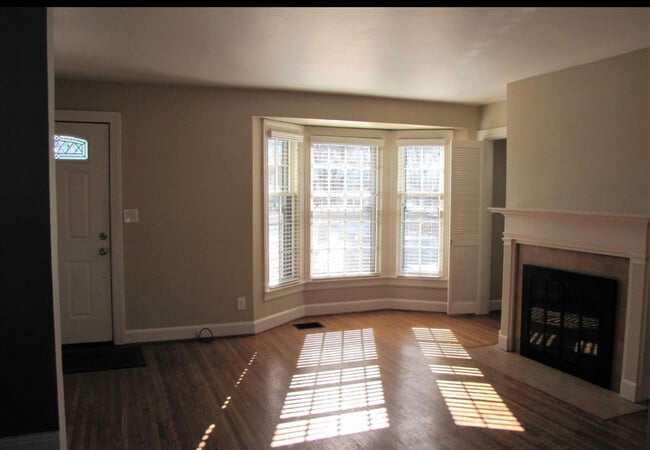 Building Photo - 4305 Briarwood Rd