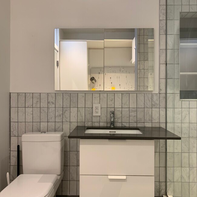 Building Photo - 29 Covert St