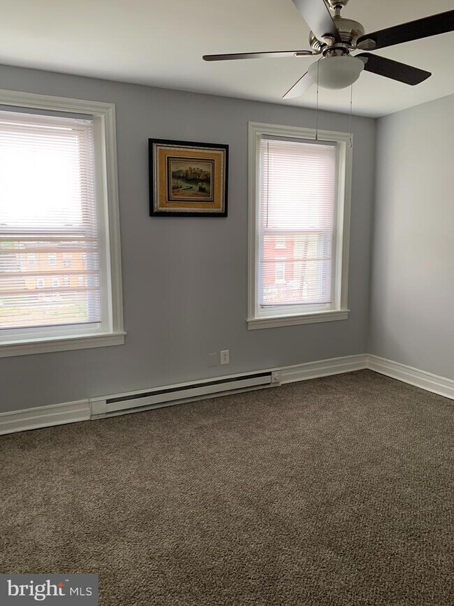 Foto del edificio - 3136 W Montgomery Ave