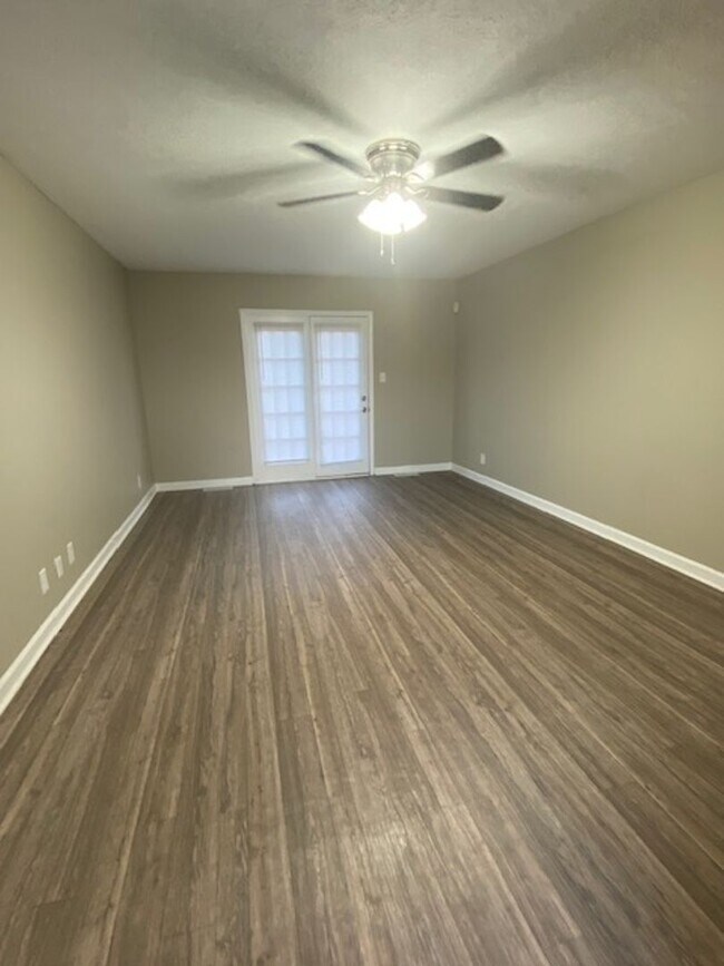 Building Photo - Charming 3 Bedroom Ranch Style Home