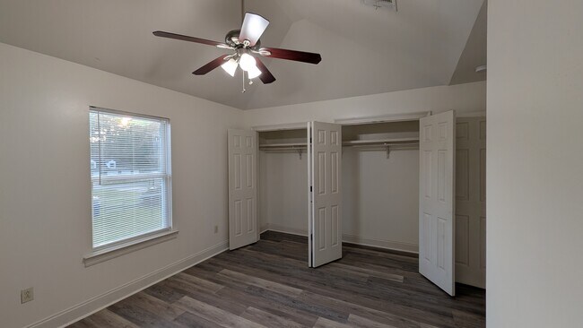 Foto del edificio - 110 Camille St