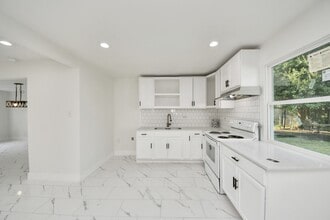 Building Photo - 2926 Knotty Oaks Trail