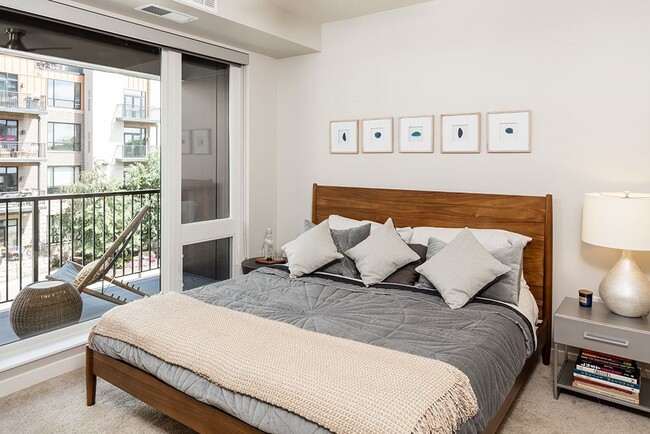 Building Photo - Urban Rustic Style Flat, Just Blocks to La...