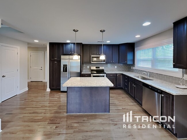 Building Photo - 335 Stonecrest Dr