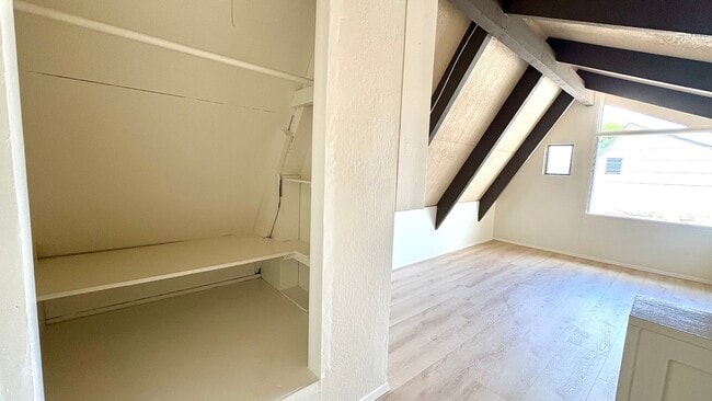 Foto del edificio - AVAILABLE NOW! 2 BED/1 BATH TOWNHOME W/ LO...