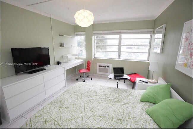 Foto del edificio - 220 Kings Point Dr