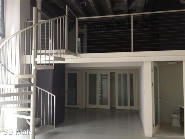 Foto del edificio - 111 W 7th St