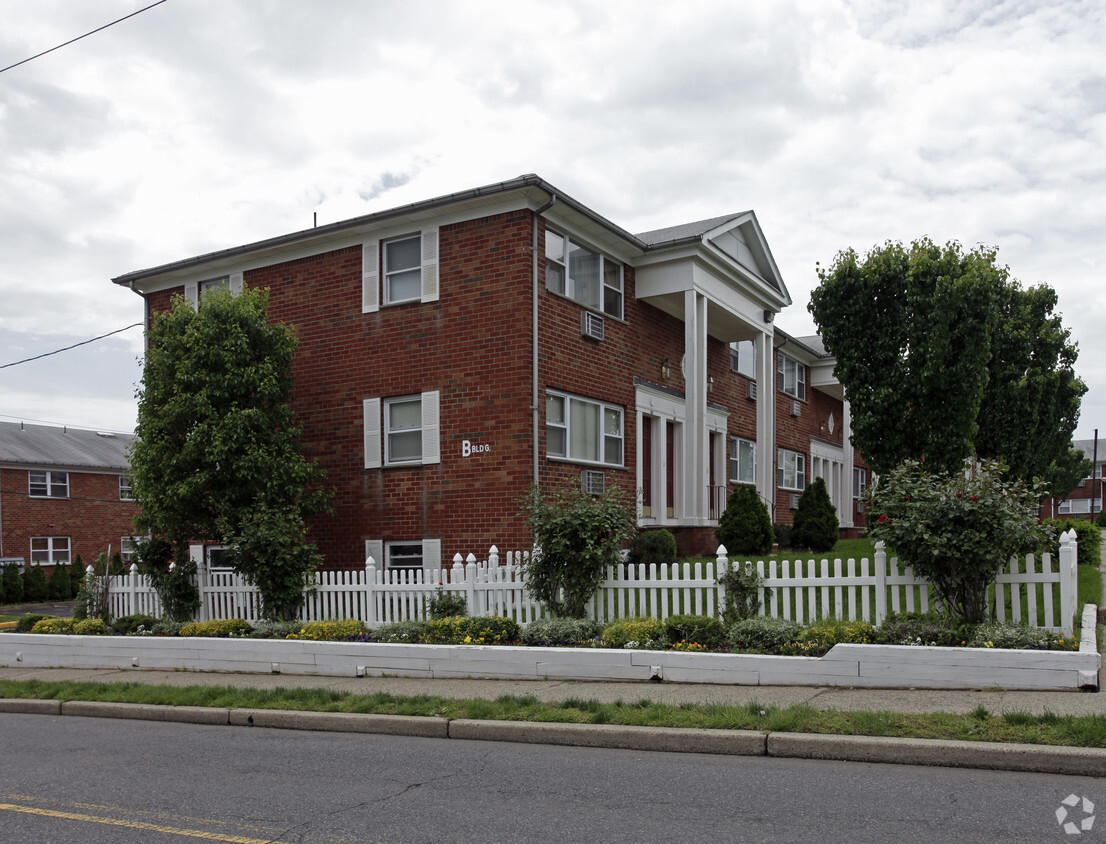 Building Photo - Redwood Village