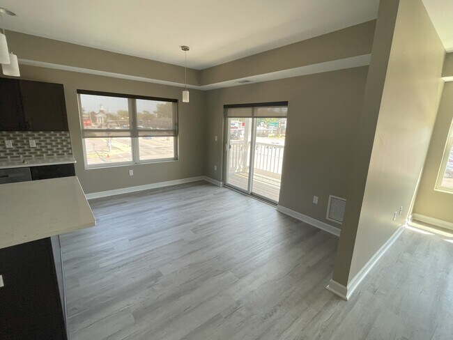 Comedor - 1230 Colvin Blvd