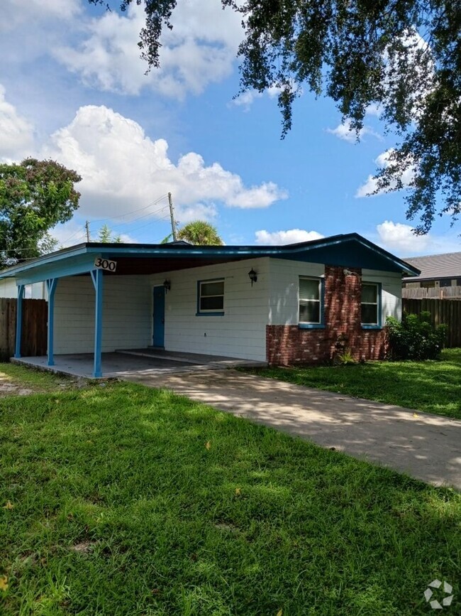 Building Photo - 300 Tulane Dr