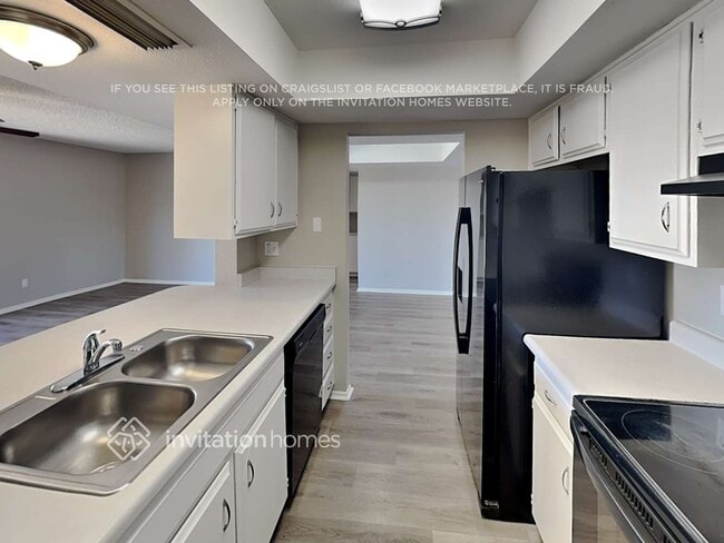 Building Photo - 5720 N 48th Ln