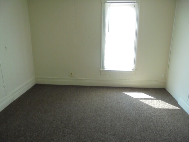 Building Photo - 314 E Evers Ave