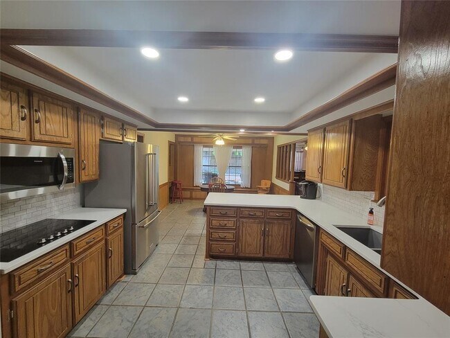 Building Photo - 10417 Falcon Pl