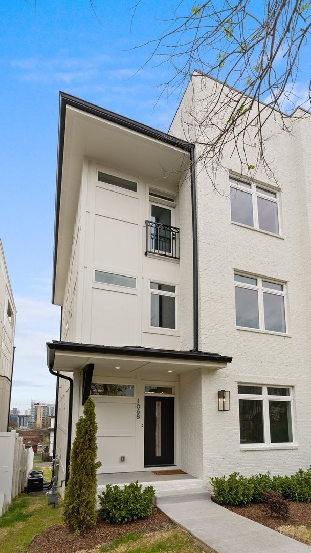 Foto del edificio - Nashville. Spotless & never been lived in 4BR/4.5BA home + separate office