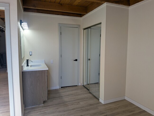 Building Photo - 8100 Ryan Gulch Rd