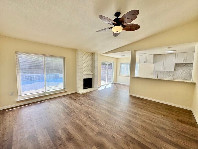 Foto del edificio - *COMING SOON* *MOVE IN SPECIAL* Beautiful 3-Bedroom/ 2 Bath REMODELED Home!