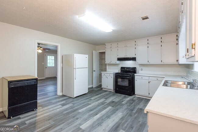 Building Photo - 1312 Cooper Rd