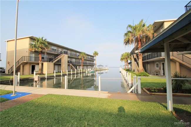 Building Photo - 200 W Sunny Isle Dr