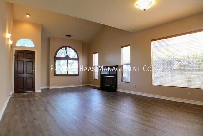 Building Photo - 3560 Pine Ave