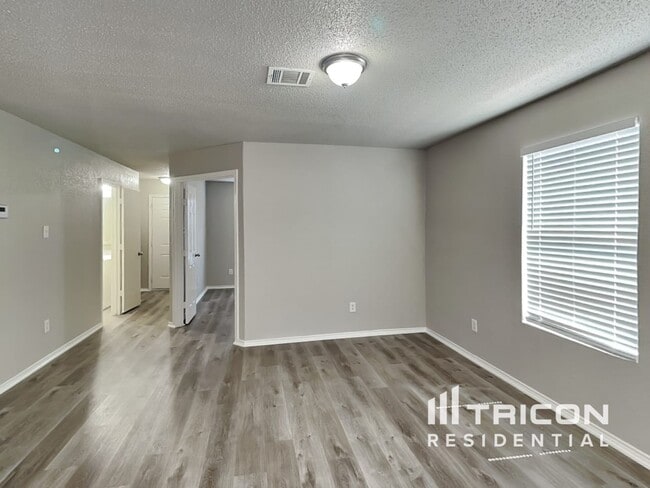 Building Photo - 208 Vivian Dr