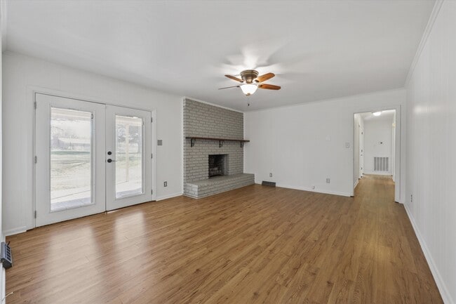 Foto del edificio - 930 Corning Rd