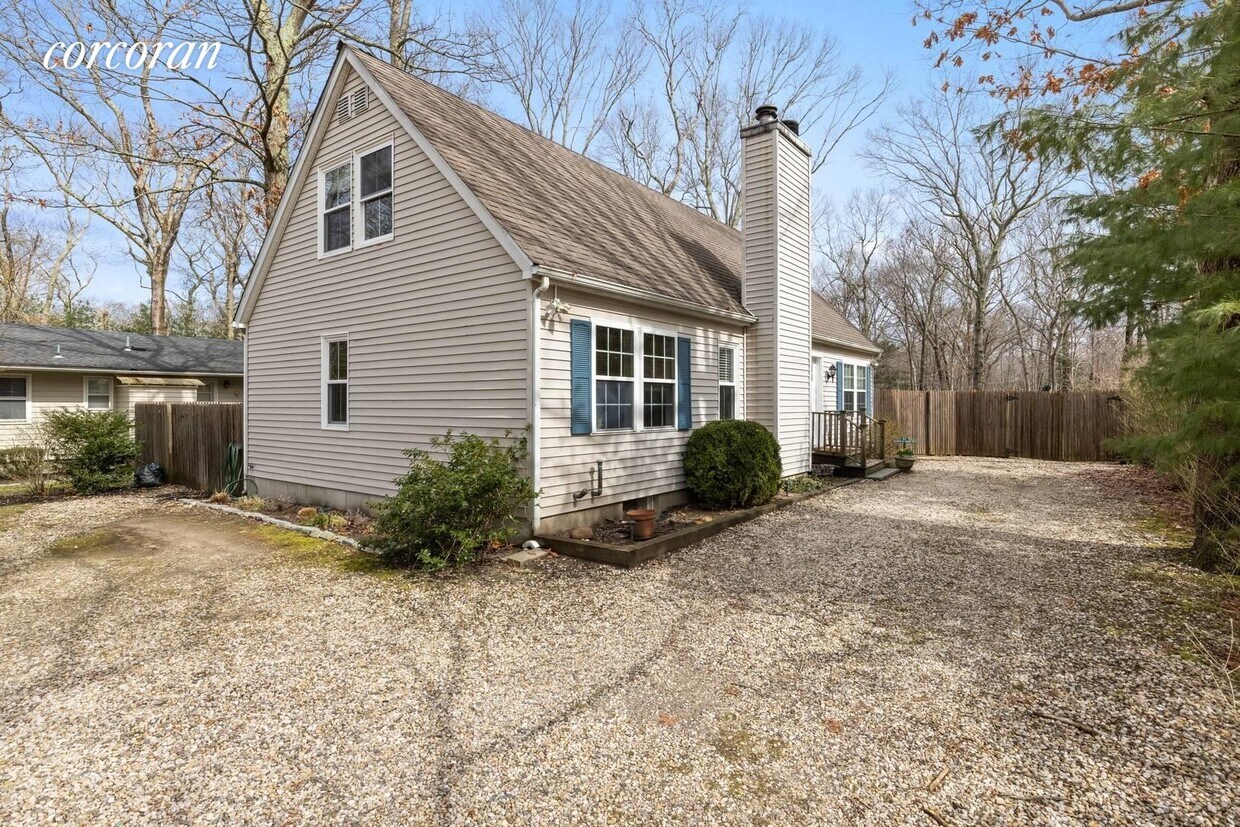 Primary Photo - 41 Hampton Rd N