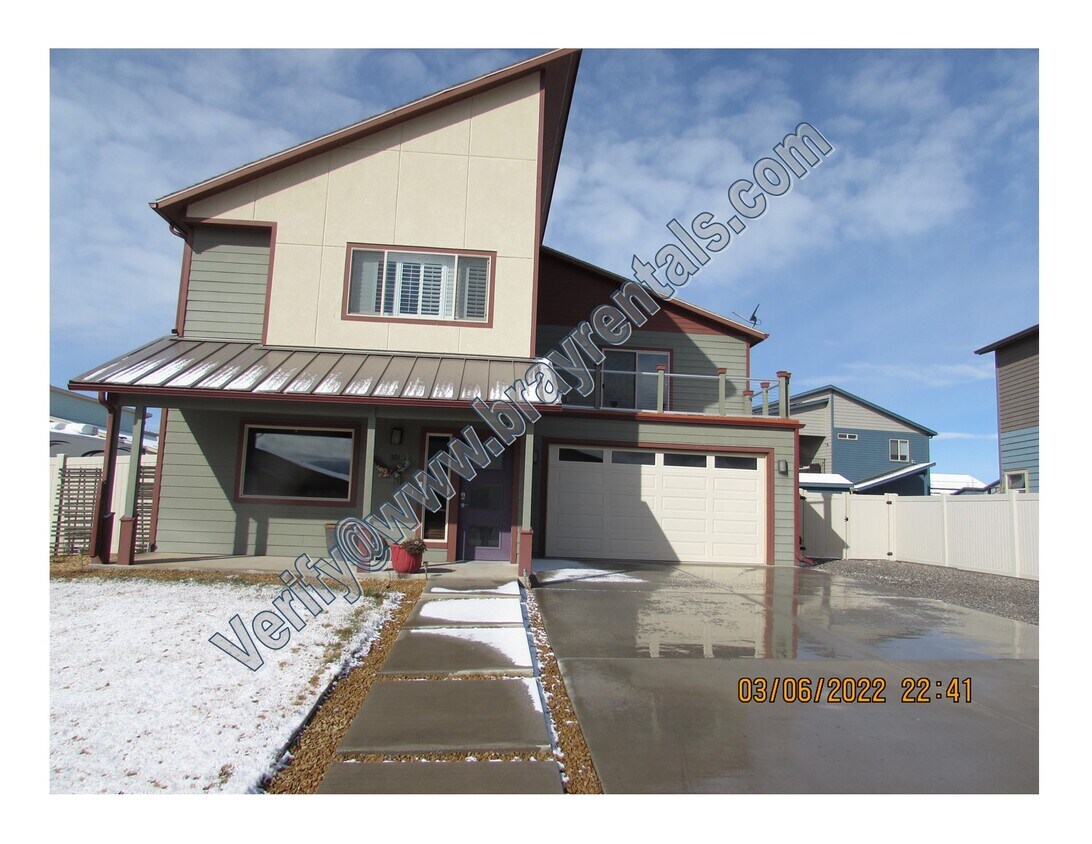 Primary Photo - 391 Green River Dr